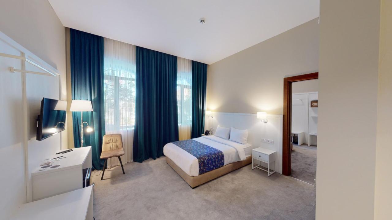 Epigraph Design Kosher Hotel Тбілісі Екстер'єр фото